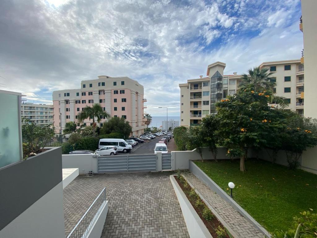 Elephant 2Br Apartment With Terrace, Side Sea View And Pool Access Funchal  Extérieur photo